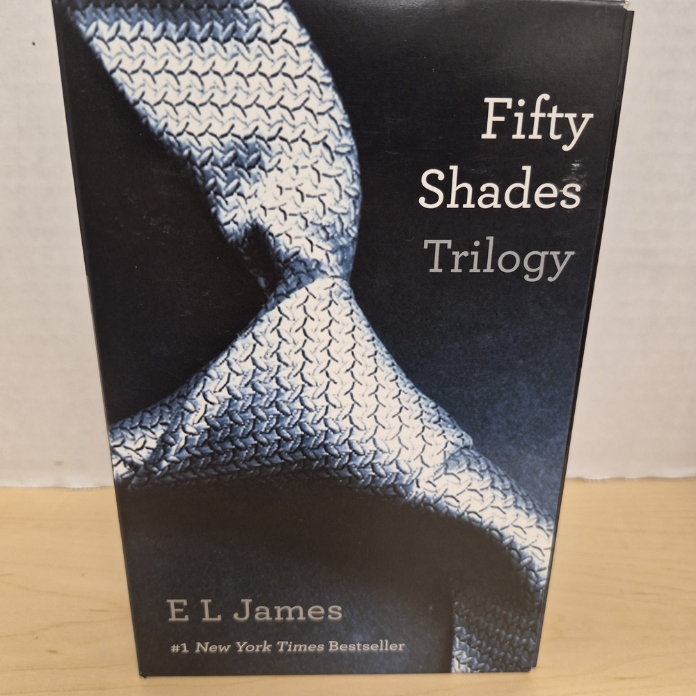 Fifty Shades Trilogy (of Grey/ Darker/ Freed) 1 2 3 Books Box Set Collection